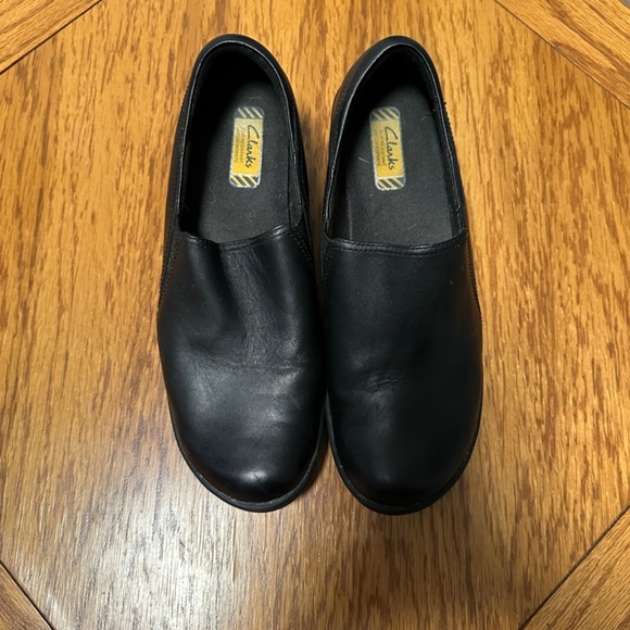 *CLARKS* Black Round Tow Shoes Size 9 - Picture 2 of 8
